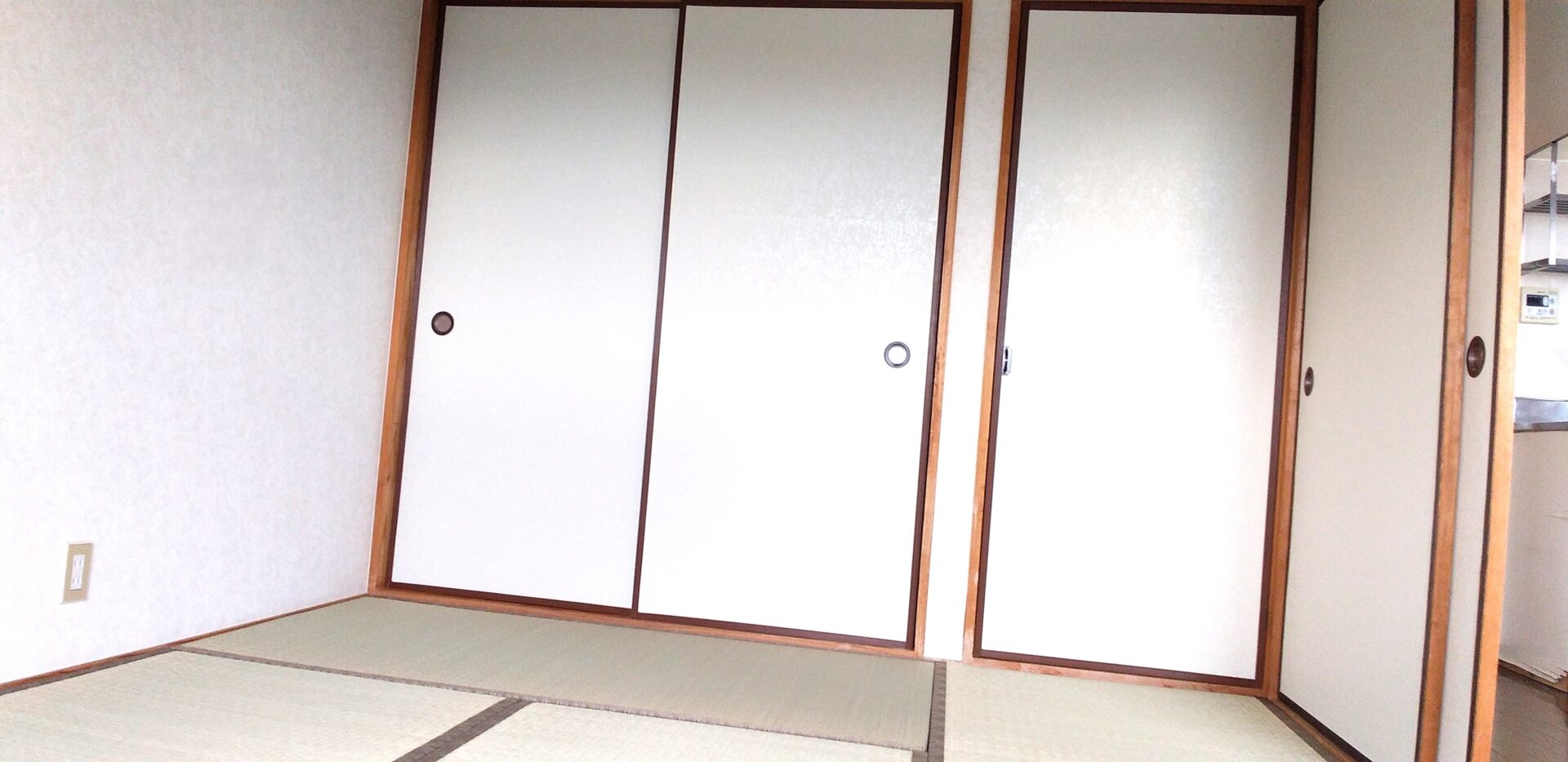 和室には収納もたっぷりとあります(居間)