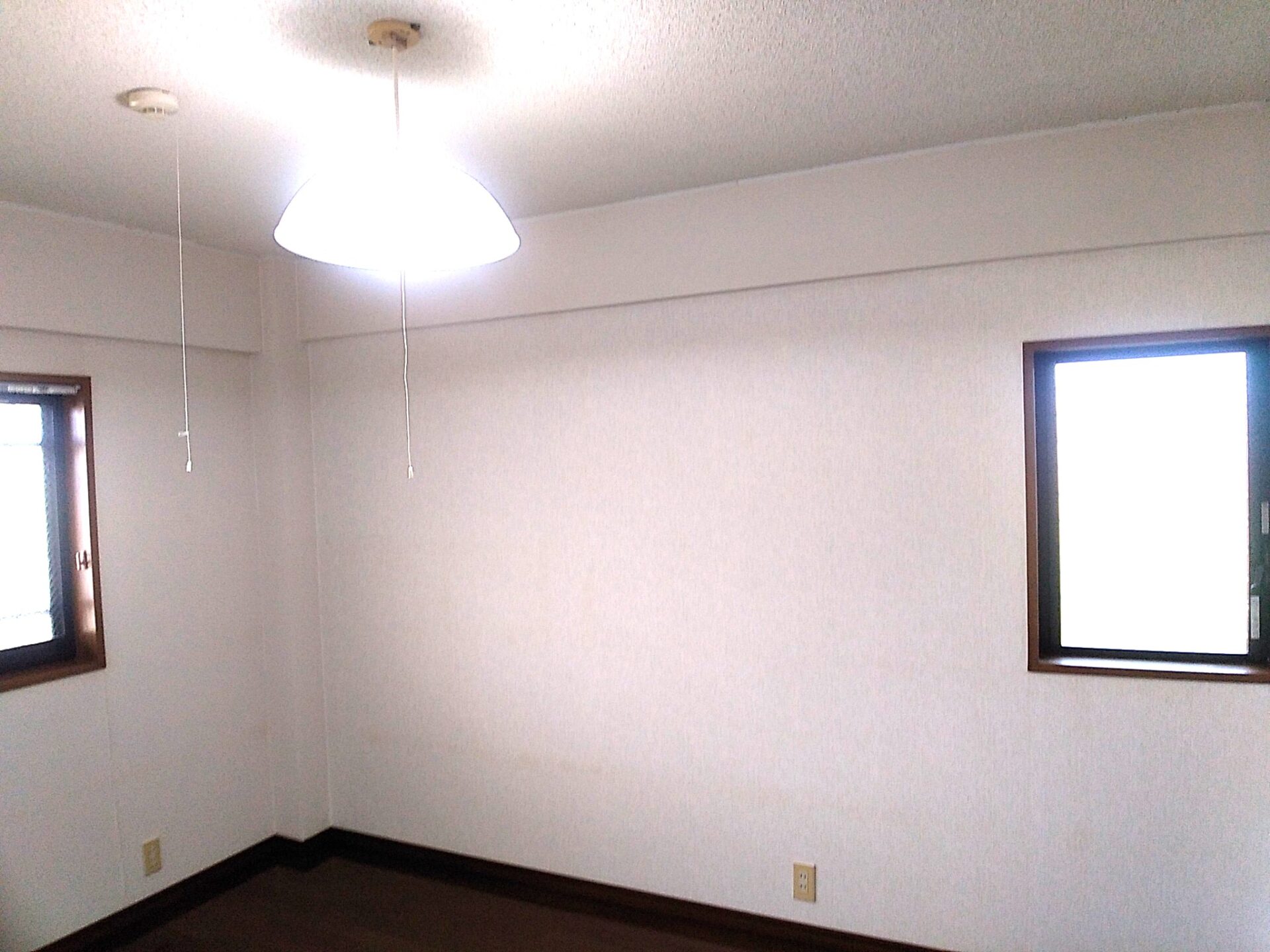 洋間6畳はこちらも収納たっぷりとあります(寝室)