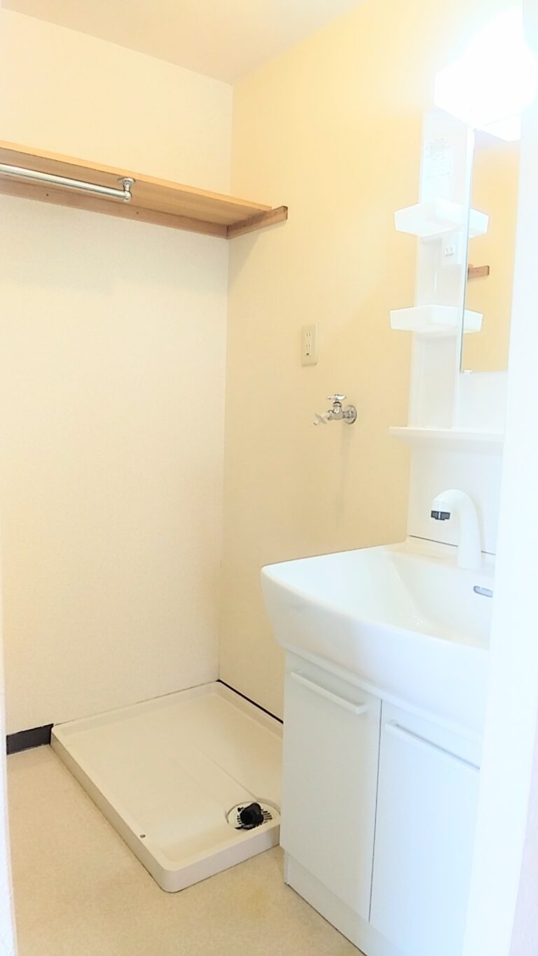 洗面化粧台シャンプードレッサーで朝シャンも簡単にできますよー