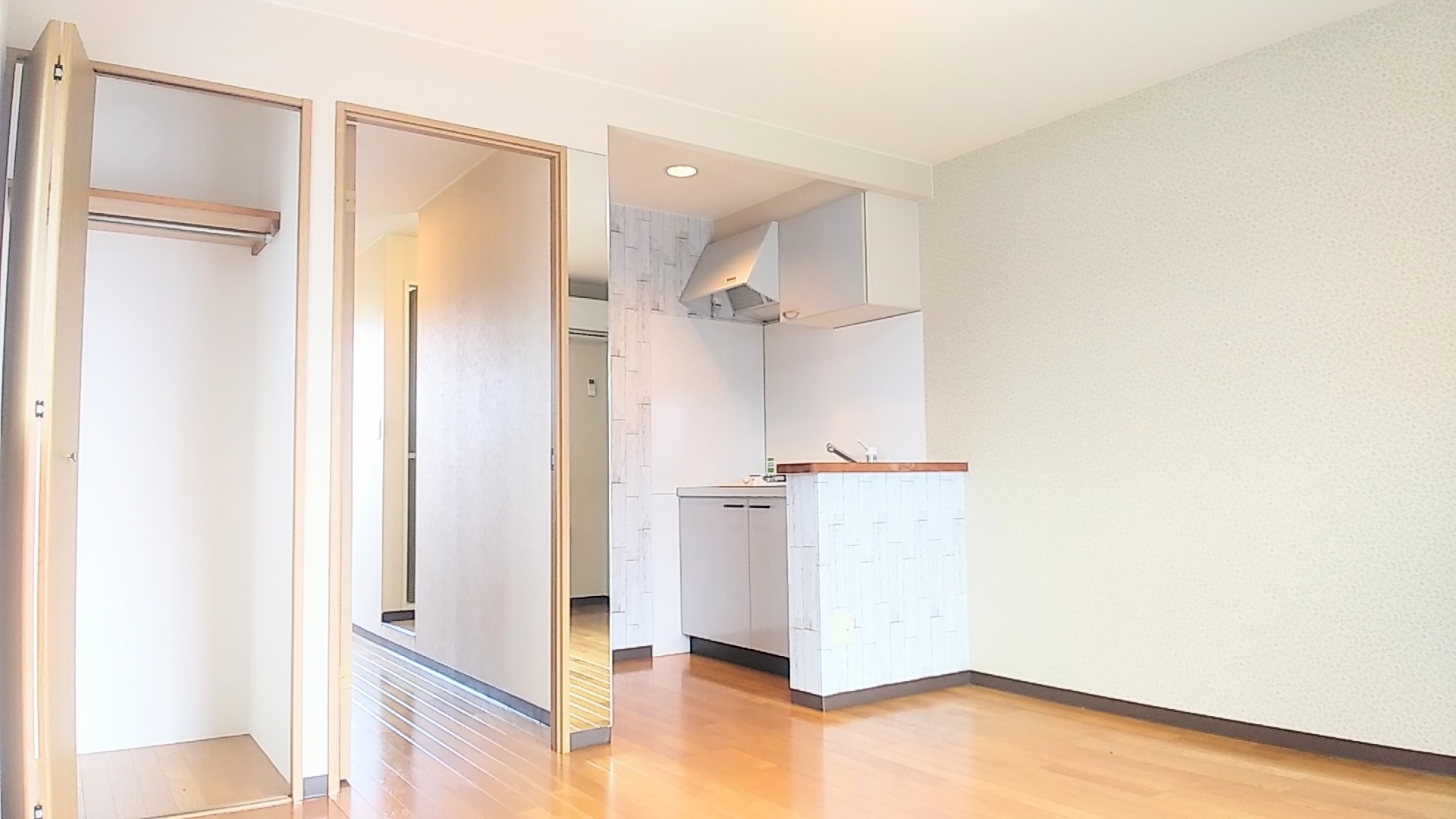 日豊五番館のお部屋はとても明るく、快適な空間です