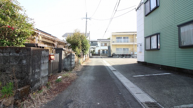 東側前面道路 東側前面道路