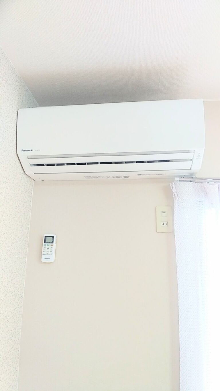エアコンも完備。清掃業者にエアコンのお掃除もしてもらっています