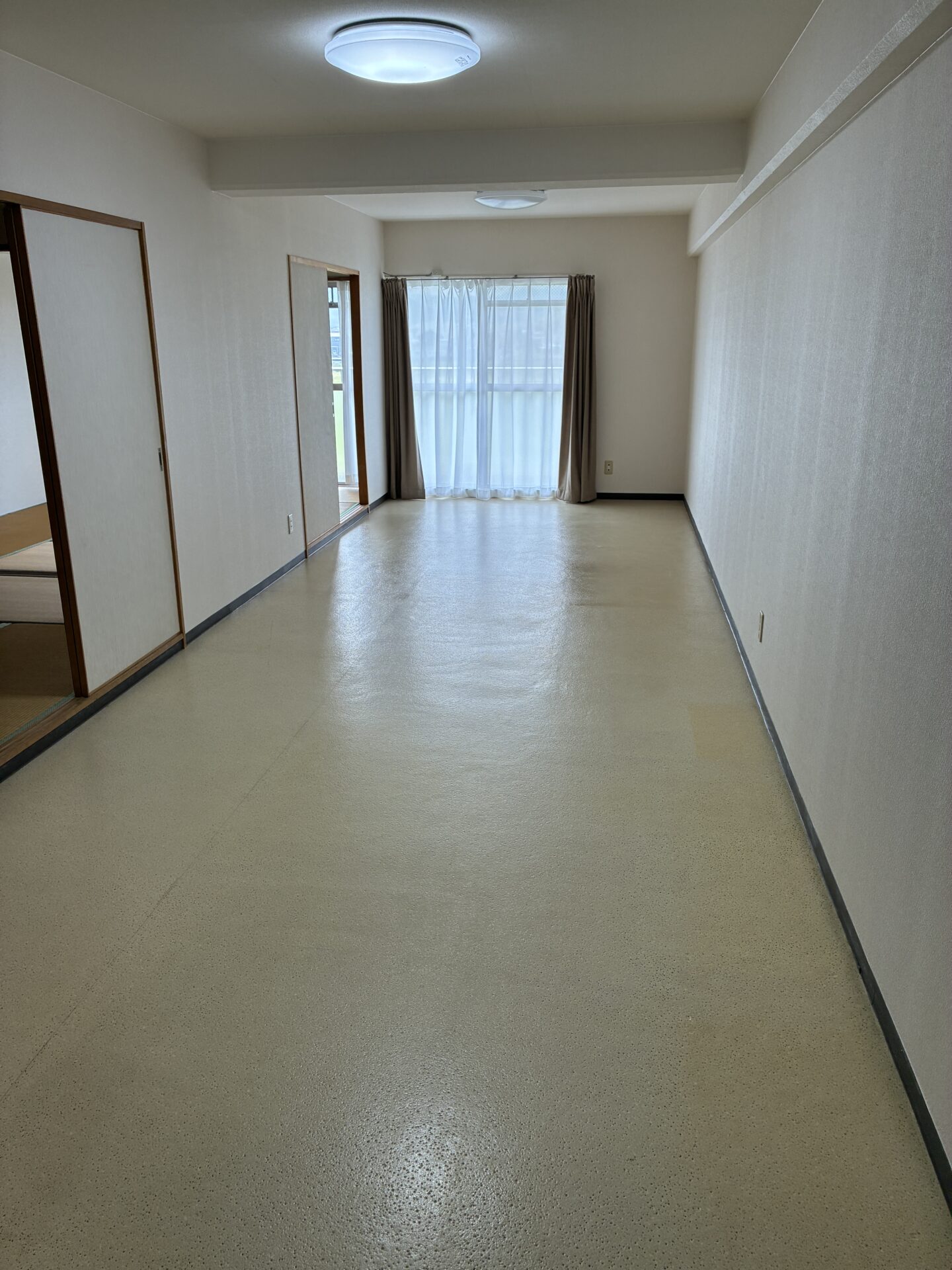 (居間)