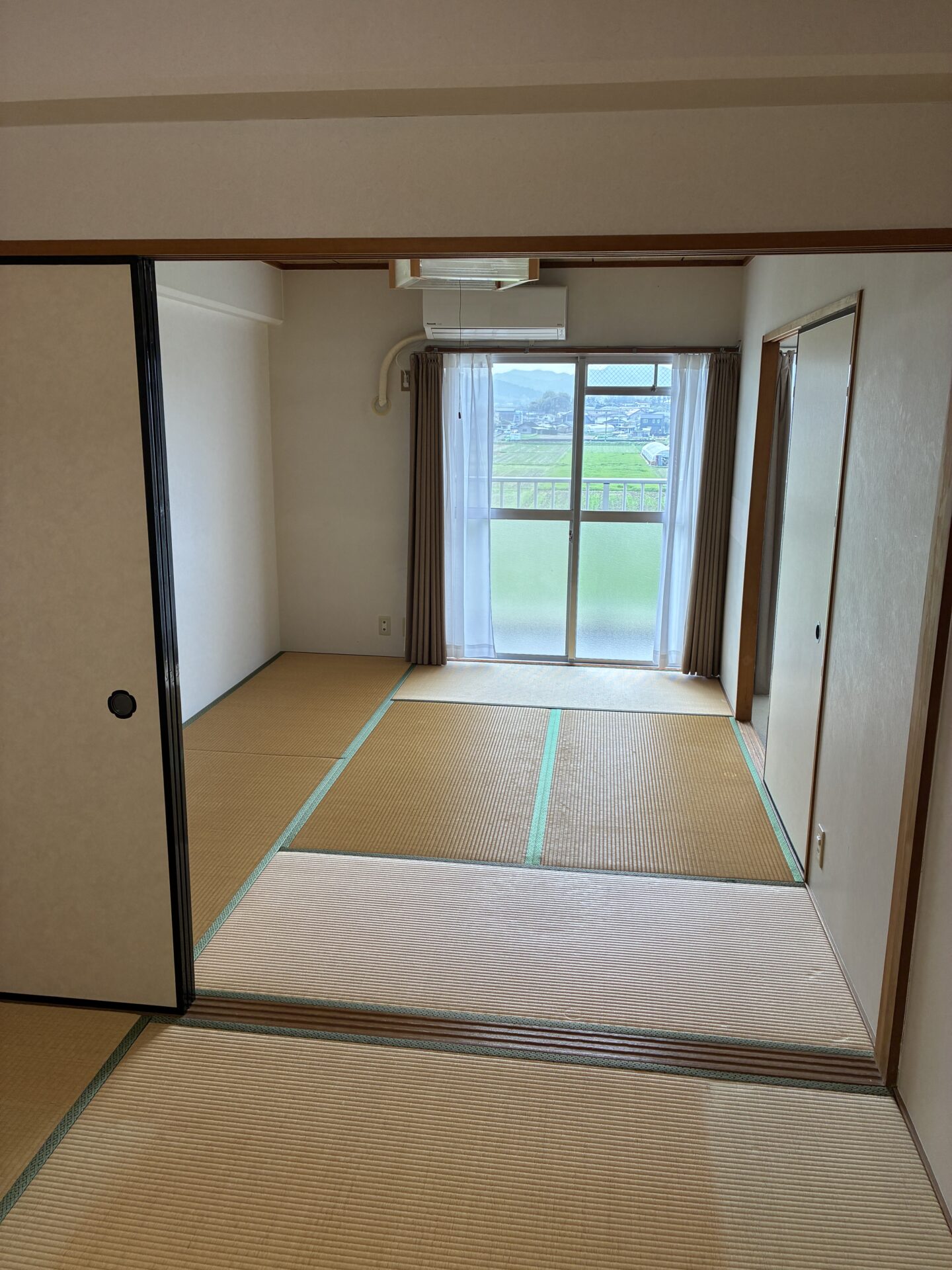 (居間)