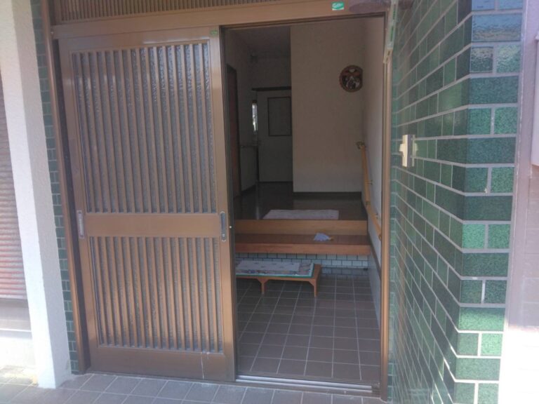 (玄関) (玄関)
