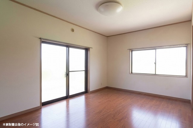 洋室②:玄関入ってすぐ西側のお部屋です!※家財撤去後のイメージ図。(寝室) 洋室②:玄関入ってすぐ西側のお部屋です!※家財撤去後のイメージ図。(寝室)
