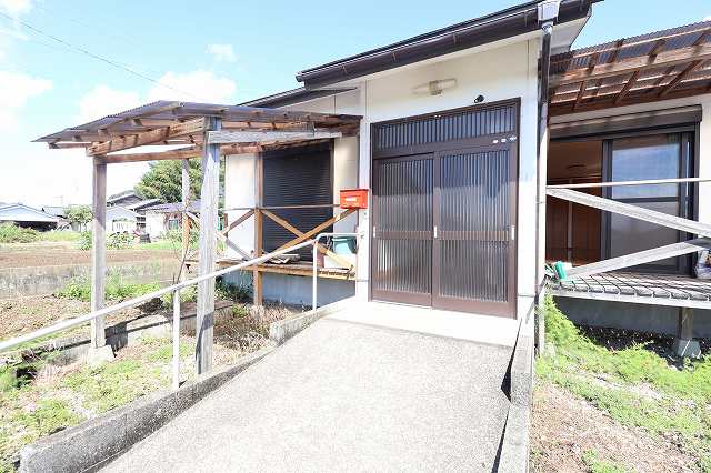 玄関:バリアフリーに配慮された開放的な玄関です!(玄関) 玄関:バリアフリーに配慮された開放的な玄関です!(玄関)