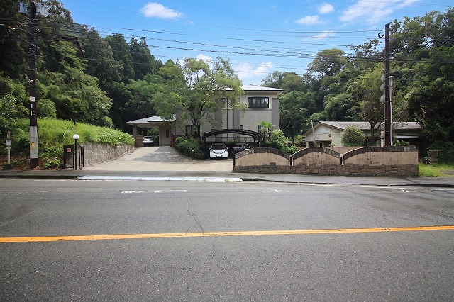 土地面積299.27坪/建物面積84.76坪の立派なお家です!(外観) 土地面積299.27坪/建物面積84.76坪の立派なお家です!(外観)