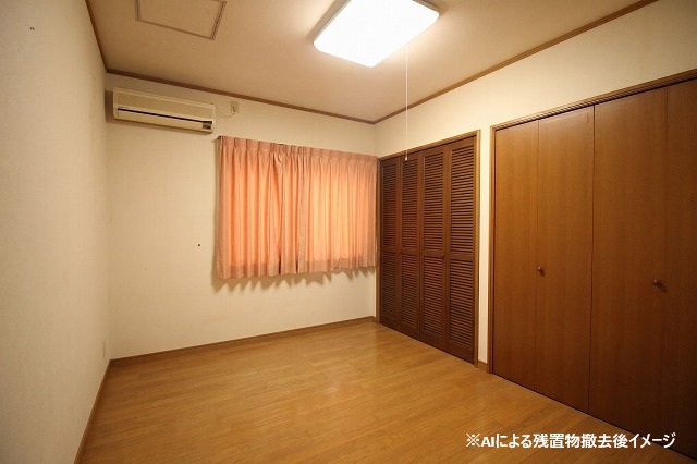 階段上がって右奥にある洋室です。 階段上がって右奥にある洋室です。