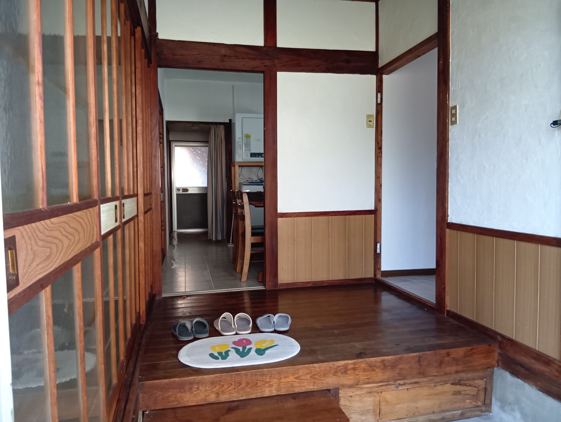 (玄関) (玄関)